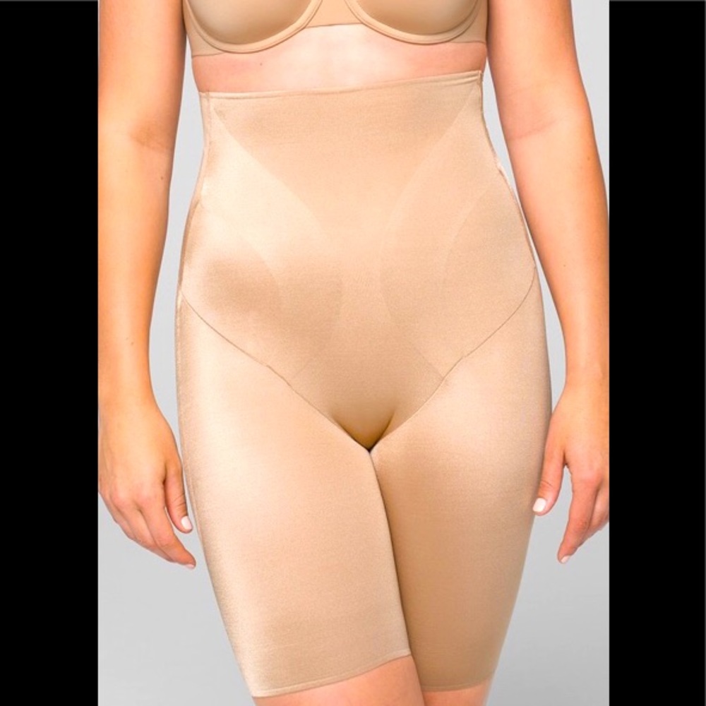 VANISHING EDGE NWT
High Waist Thigh Slimmer